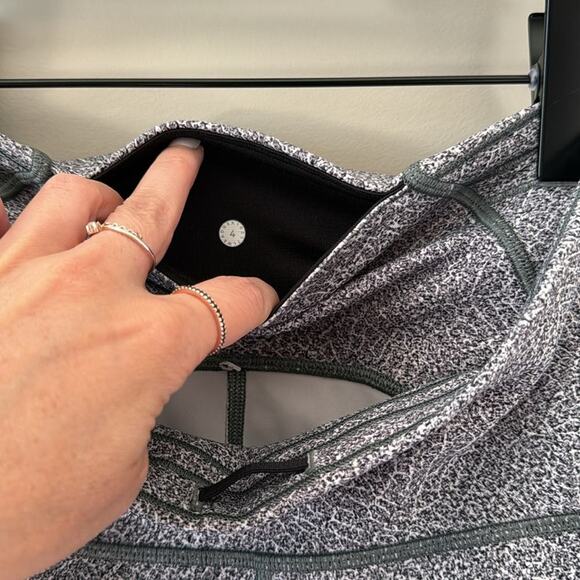 LULULEMON TRAIN TIMES LEGGINGS SIZE 4 FRACTAL ALPINE WHITE BLACK / BLACK - Picture 5 of 5